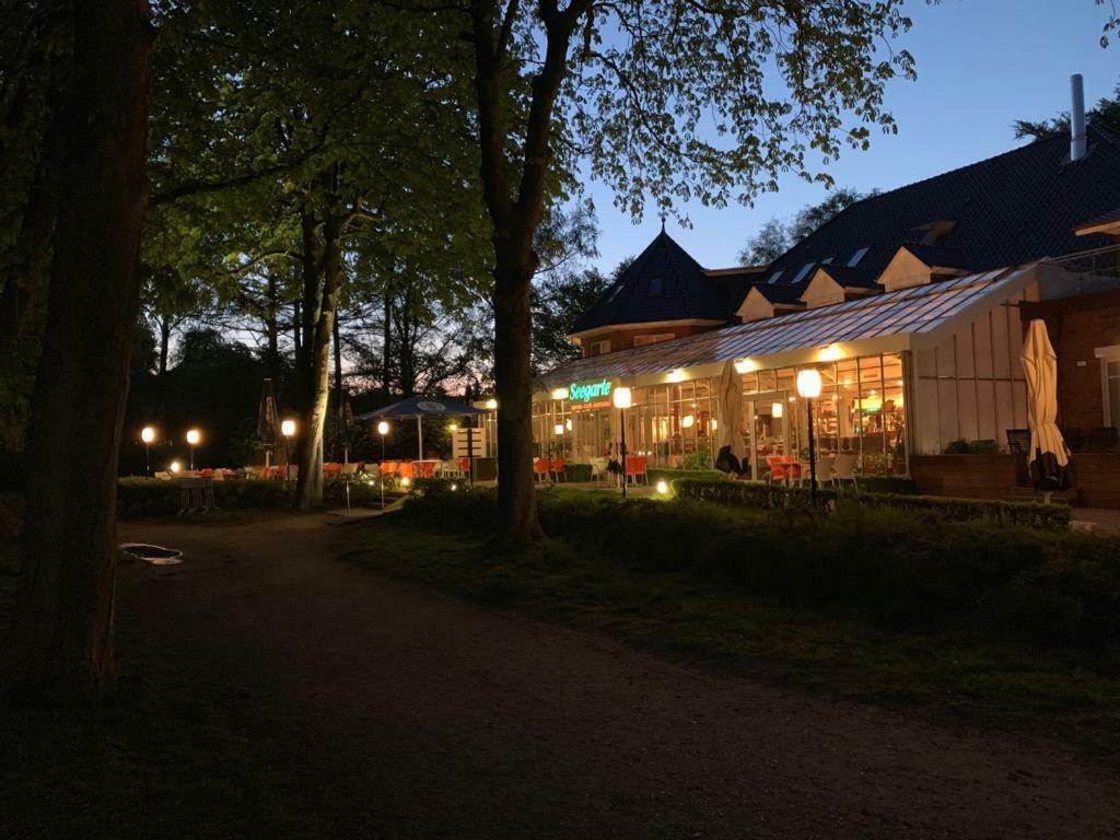 Hotel Seegarten Gmbh Barmstedt Dış mekan fotoğraf